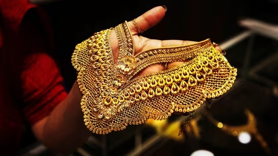 Gold Rate Fall in Saturday, Know the Latest Price in India