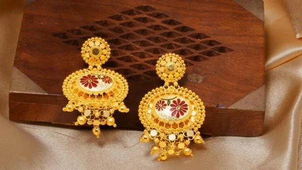 Gold is being sold at this rate on 6th January, Know the latest price in your city